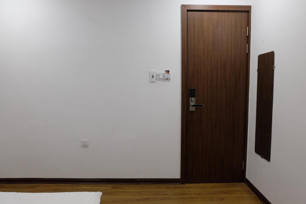 La Sen_Thu An_Phong Don Co Cua So Nhin Ra Ban Cong Apartment Thon An Hoa Exterior photo
