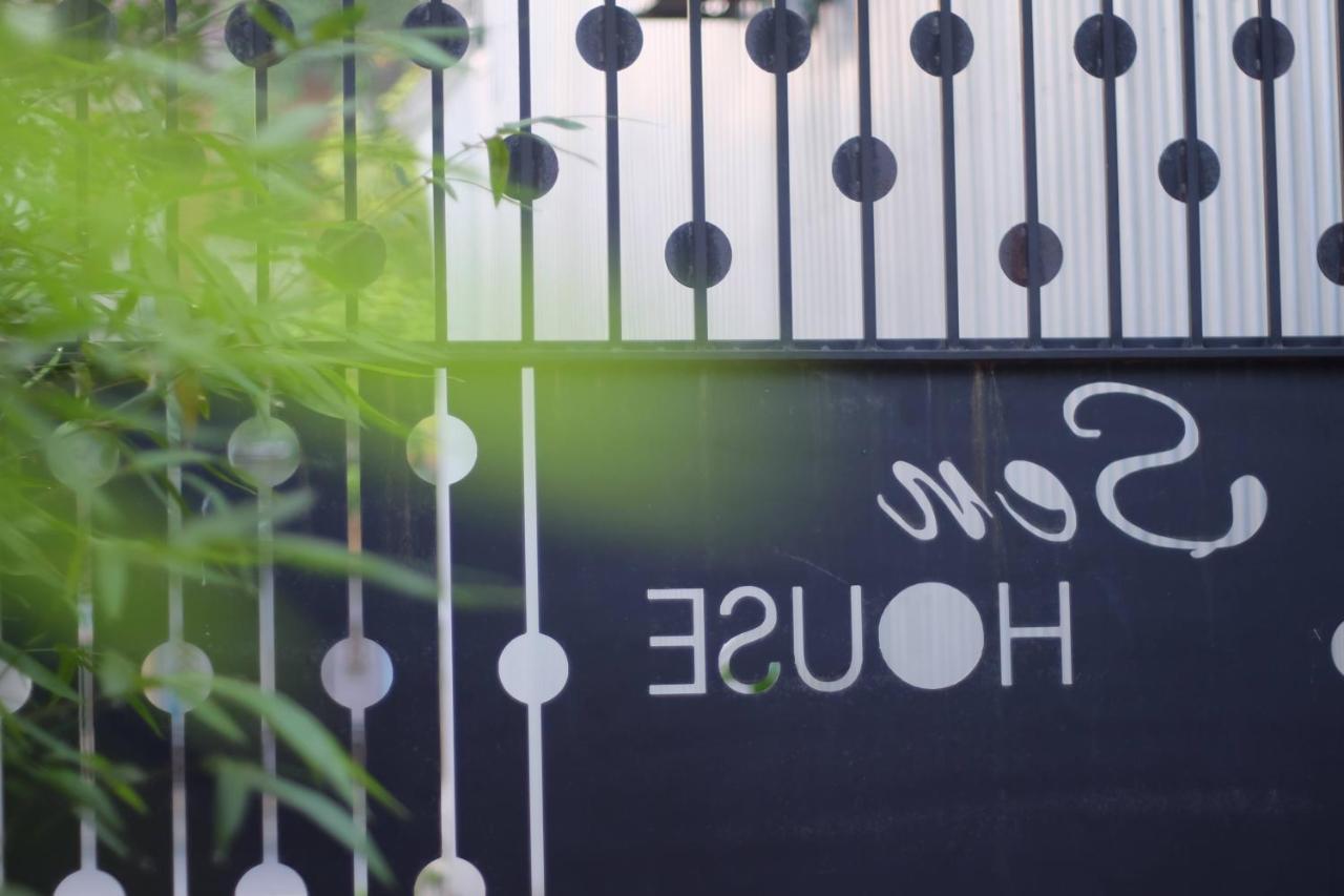 La Sen_Thu An_Phong Don Co Cua So Nhin Ra Ban Cong Apartment Thon An Hoa Exterior photo