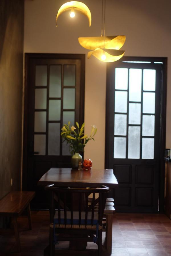 La Sen_Thu An_Phong Don Co Cua So Nhin Ra Ban Cong Apartment Thon An Hoa Exterior photo